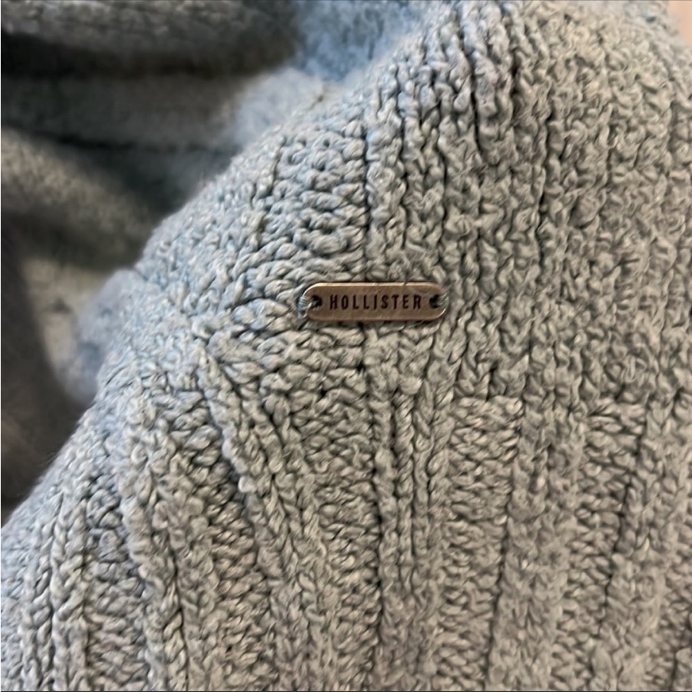 Hollister Mint Cable crew knit sweater with puffer soft long sleeves. - Picture 6 of 6